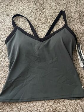 nwt vuori alltheform v neck tank